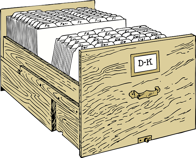 dřevený šuplík kartotéky
