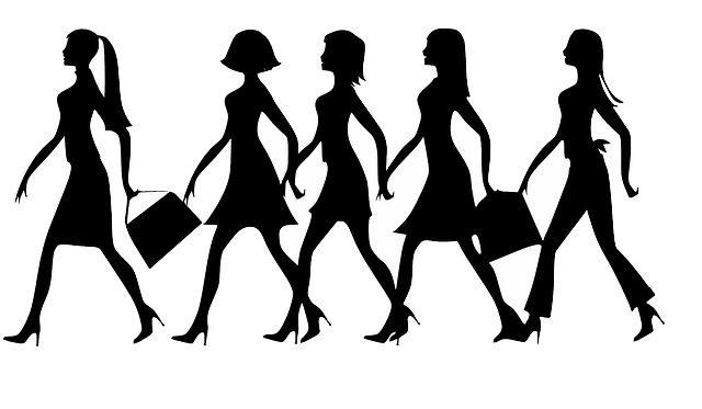 siluety žen, podpatky, tašky