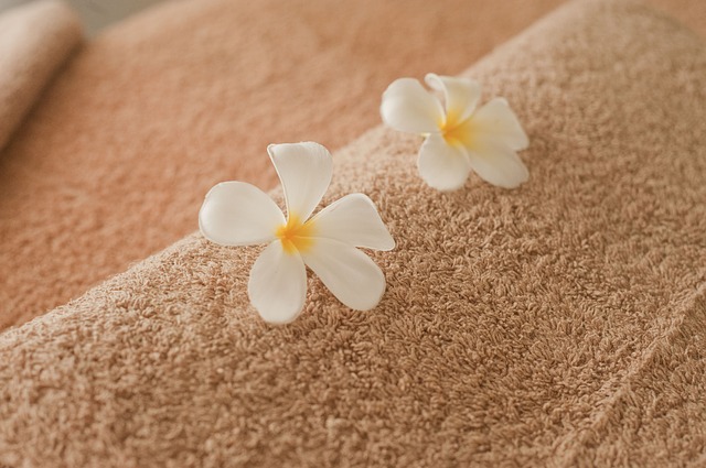 květy, ručník